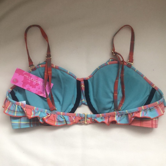 Bathing suit top with tags ! - Picture 2 of 3